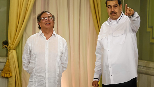 Exministros y opositores tachan de "incoherente" la política de Petro