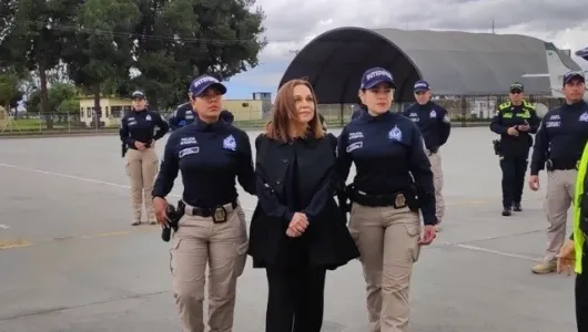 Diseñadora Nancy González se declara culpable de contrabando de pieles a EE.UU.