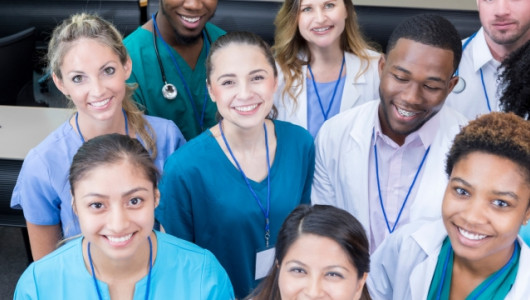 ¿Cuánto gana un auxiliar de enfermería en Colombia? Conozca su salario promedio en 2024