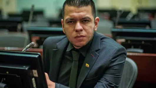Caracol Radio denuncia amenazas y ataques del senador Jota Pe Hernández