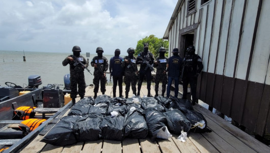 Capturan a tres colombianos con 500 kilos de cocaína en el mar Caribe