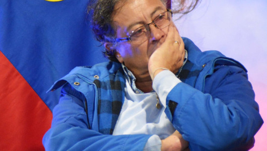 La mitad del periodo del presidente Petro, en blanco y negro: dos visiones políticas