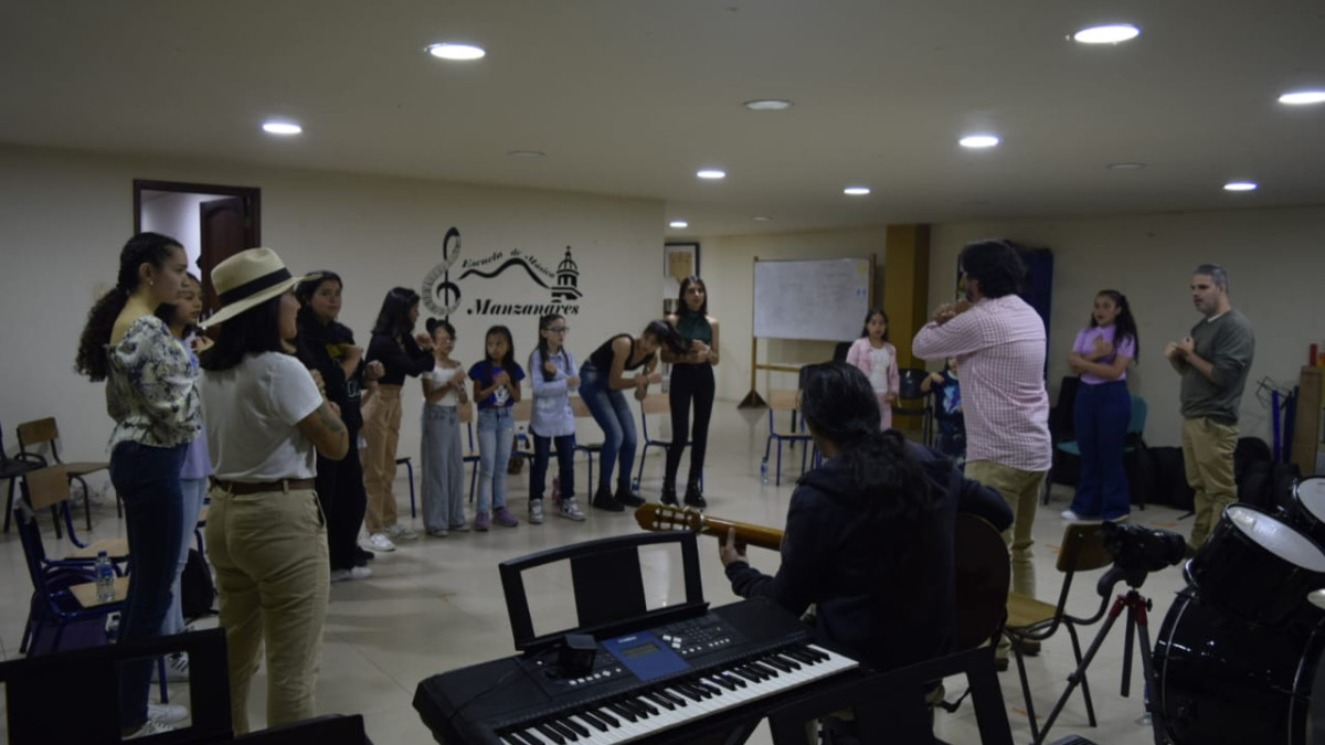 El último taller que se realizó ayer en Manzanares (Caldas) con los docentes de las escuelas de cuerdas típicas de la Secretaría de Cultura departamental. 