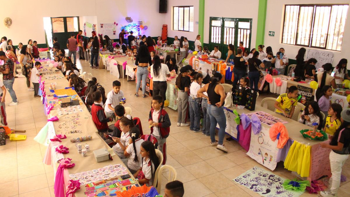 Feria de emprendimiento en el colegio Santa Luisa de Marillac, de Villamaría. 
