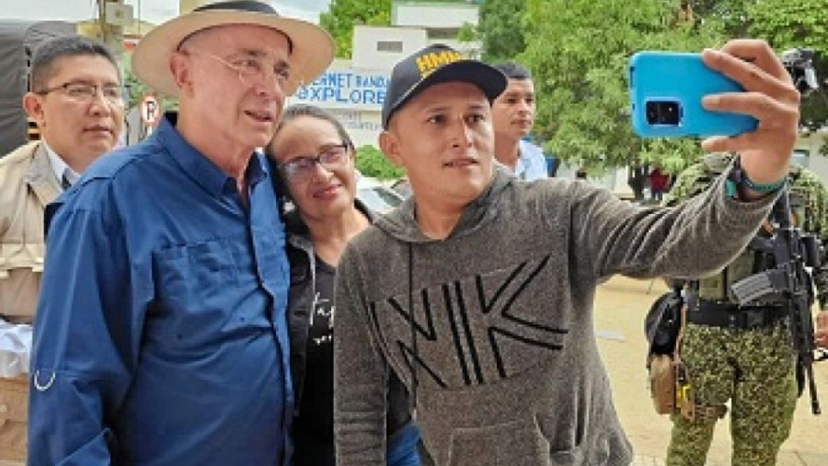 Álvaro Uribe sigue en su correría polític