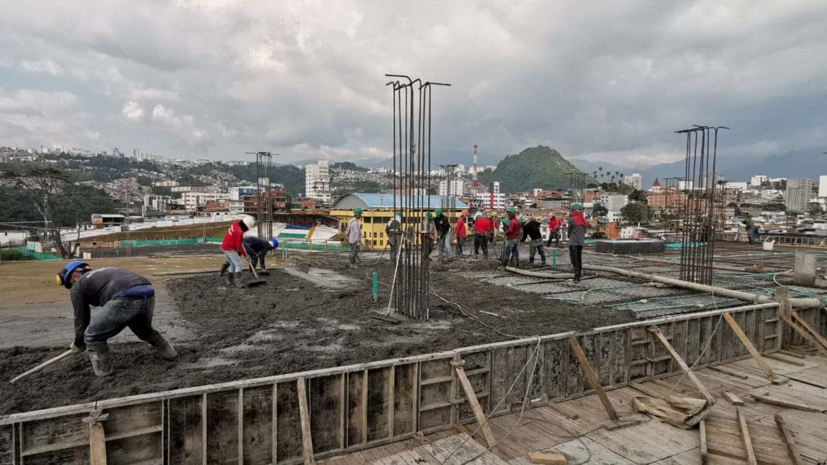 La esperanza de estrenar colegio nuevo revive para cerca de 3 mil estudiantes de las normales Sagrado Corazón, de Riosucio, y San José, de Pácora, además del Gerardo Arias, de Villamaría (foto). En los tres planteles avanzan las obras, reactivadas luego de incumplimientos y cambio de contratistas.