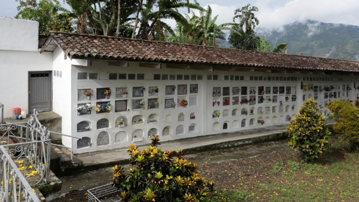 Buscarán desaparecidos en cementerios de la Iglesia católica.