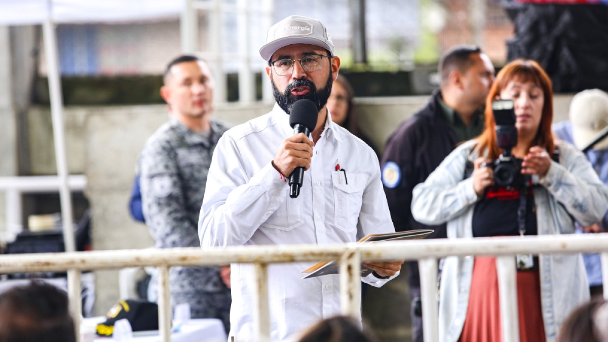 Andrés Camacho, ministro de Minas y Energía, durante su intervención en el CIC de San Sebastián, en Manizales. 