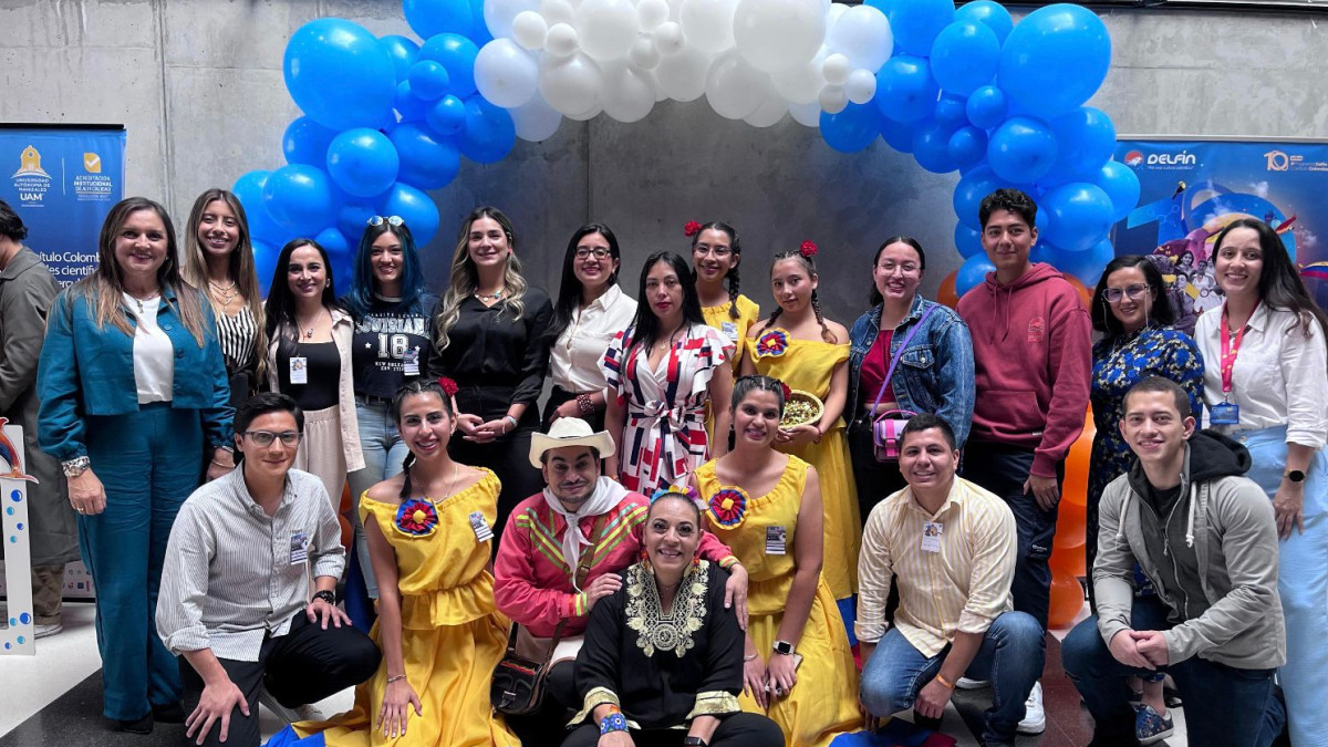 Estos son algunos de los participantes de la celebración de 10 años del programa Delfín en Colombia.