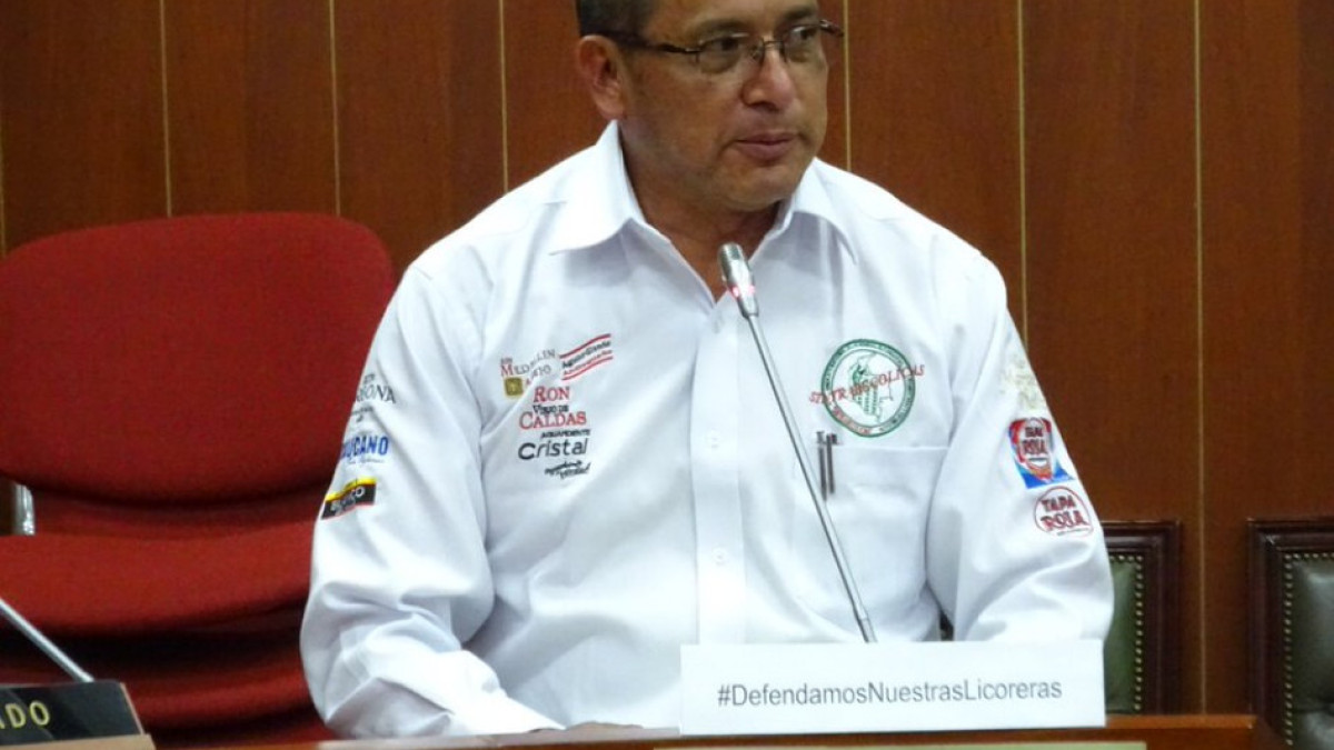 Víctor Julio Bustacara Velandia tenía 67 años y pensaba llevar su lucha sindical hasta los 70 cuando le llegara el retiro forzoso como empleado público.