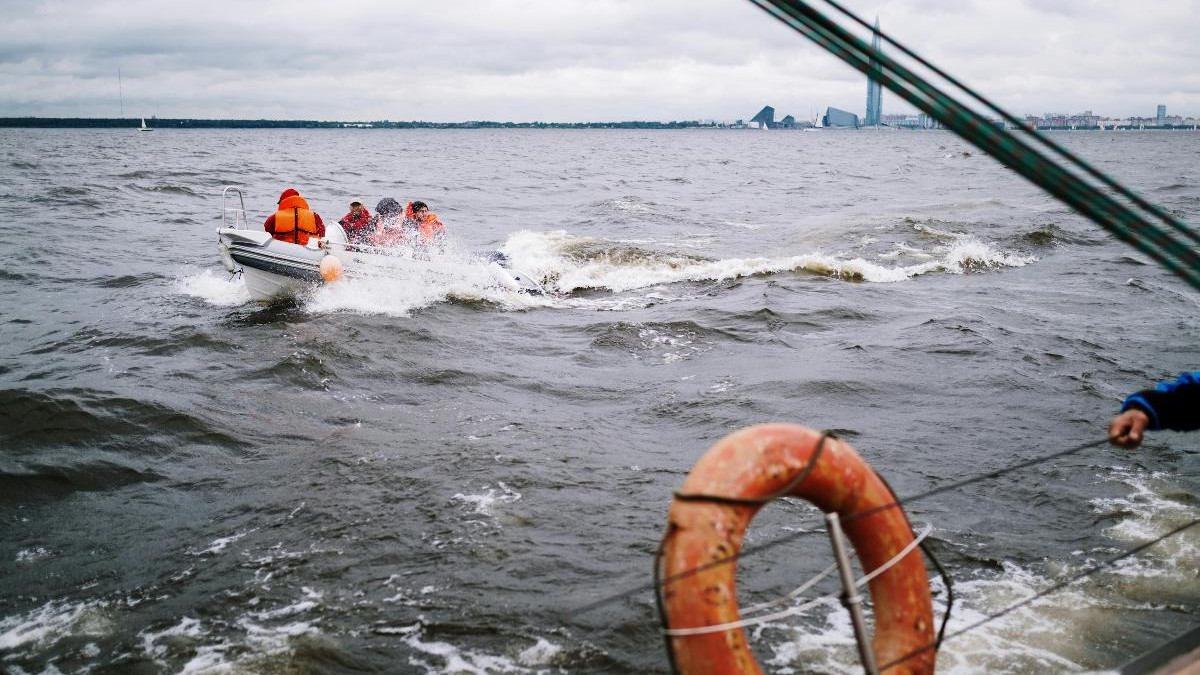 Los migrantes adultos fueron puestos a disposición de las autoridades competentes, mientras que los menores fueron entregados al Instituto Colombiano de Bienestar Familiar. 