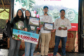 Foto | Luis F. Tejos | LA PATRIA Es un logro que 446 caficultores caldenses hayan participado en el 19 concurso de Cafés de Alta Calidad, una prueba de cómo se mejora en la producción de un grano de mejores condiciones para mercados internacionales. Los ganadores fueron en sus categorías José Adrián Ortiz Rodríguez, de la vereda Molinos de Salamina; Jesús Álvarez Mejía, de Anserma; y el Café Tío Conejo, de Manizales.  