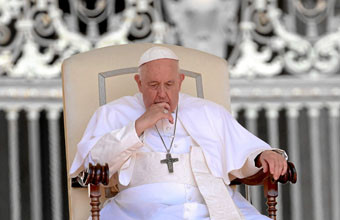 El papa se recupera de una cirugía
