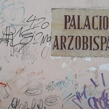 Llenaron de grafitis la fachada del Palacio