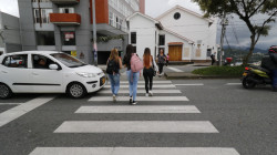 Aprenda a cruzar las cebras, recomendaciones para peatones y ciclistas