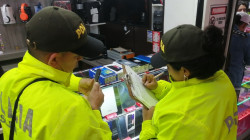 Policía incauta 21 celulares en locales comerciales del centro de Manizales
