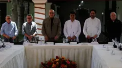 Fiscalía suspende órdenes de captura contra 16 negociadores del Eln 