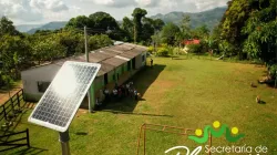 Con paneles solares iluminan a Pekín (Samaná)