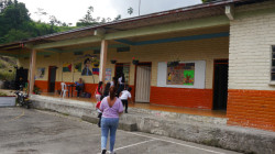Alumnos vuelven con protocolos a las aulas en Chinchiná (Caldas), el Ruiz sigue inestable 
