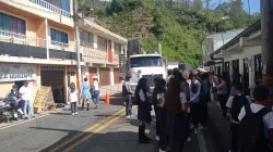 Estudiantes del colegio Juan XXIII de Padua (Tolima) protestan en la vía Manizales-Bogotá