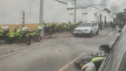 Seis policías heridos tras explosión frente a estación de Policía en Bucaramanga