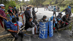 Indígenas bloquean la vía Panamericana reclamando tierras