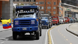Bloqueos y protestas contra el alza del precio de la gasolina