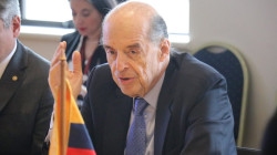 Abren investigación contra Álvaro Leyva por suspender licitación de pasaportes