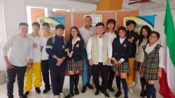 Estudiantes, docentes y funcionarios hablan del territorio en el megacolegio San Sebastián