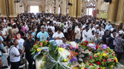 Multitud despide en Quibdó con llantos y lamentos a fallecidos por derrumbes en el Chocó