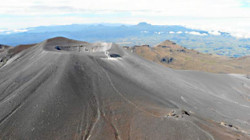 El volcán Puracé sigue inestable, cumple un mes en alerta naranja