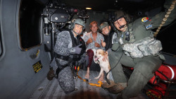 Video: Así fue el rescate en helicóptero de un hombre y su mascota atrapados en un río