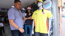 Colombia-Argentina: se dispara venta de camisetas en Manizales antes de la final