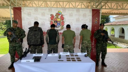 Cuatro guerrilleros de la disidencias de las Farc se entregan al Ejército en Colombia
