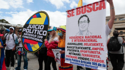 Militares retirados protestan en Bogotá contra el presidente Gustavo Petro