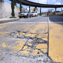 Depresión del pavimento en resalto frente al CC Fundadores (Manizales), problema creciente