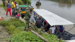 Roban y lanzan al mar a 16 viajeros que iban en una embarcación en el Pacífico